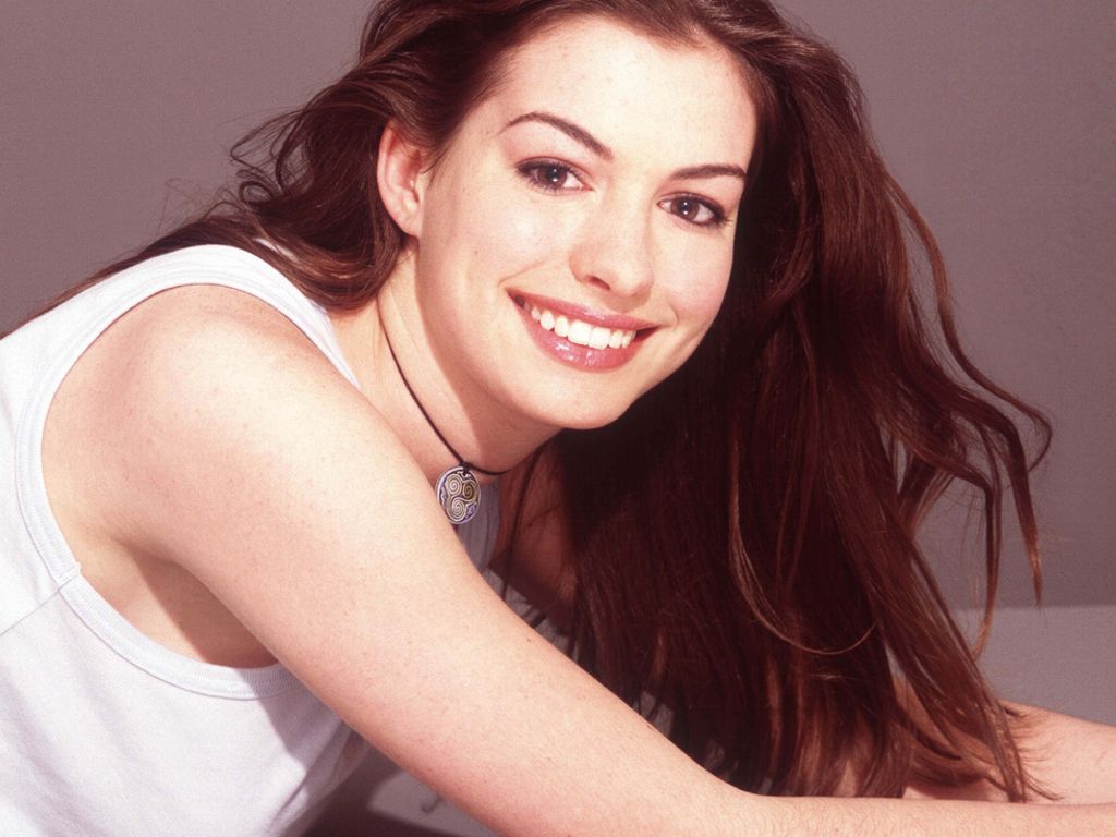 Anne Hathaway 34
